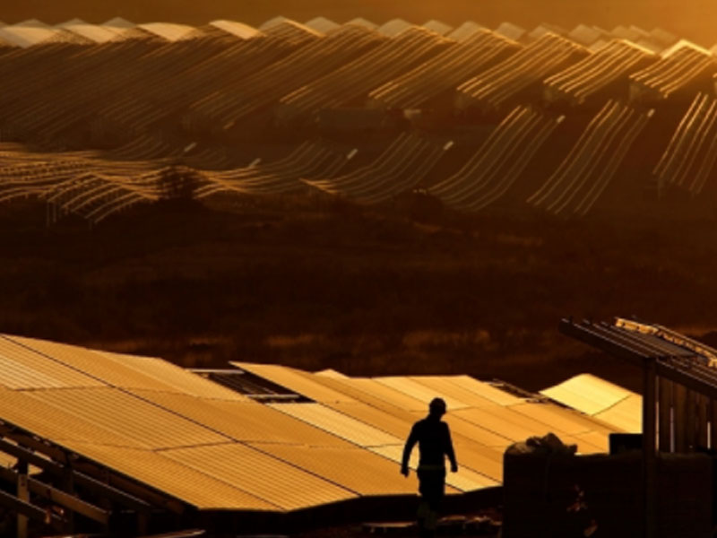  BNEF： ネットゼロ 必要な455gw 2030年までの新しい太陽容量の比較。20TW インストール済み2050 